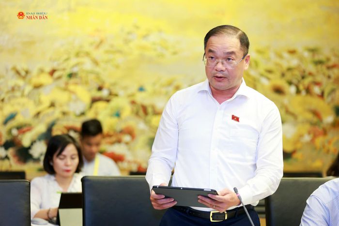 ĐBQH Nguyễn Ngọc Việt (Hà Nội) phát biểu thảo luận tại Tổ 1. Ảnh: Văn Tuyến
