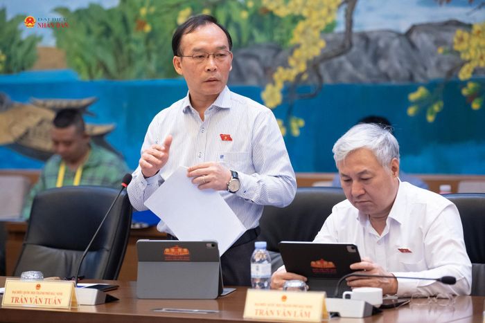 ĐBQH Trần Văn Tuấn (TP. Bắc Ninh) phát biểu. Ảnh: Phạm Thắng