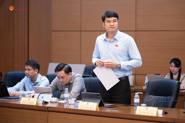 ĐBQH Nguyễn Đức Hùng (TP. Bắc Ninh) phát biểu. Ảnh: Phạm Thắng