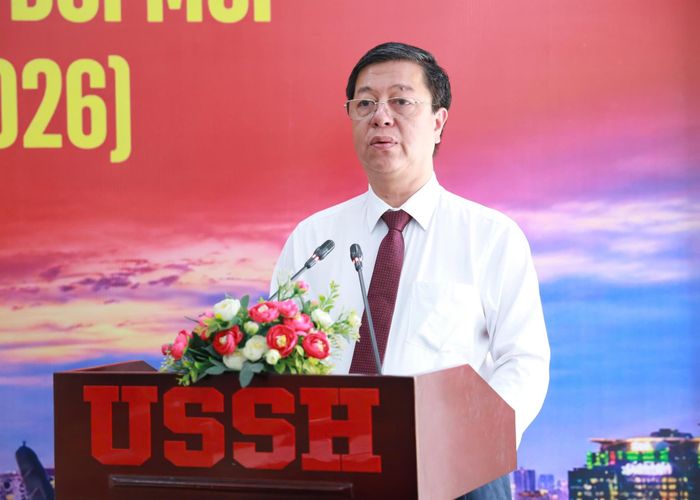 PGS.TS. Vũ Trọng Lâm, Giám đốc, Tổng Biên tập Nhà xuất bản Chính trị quốc gia Sự thật phát biểu đề dẫn hội thảo. Ảnh: BTC