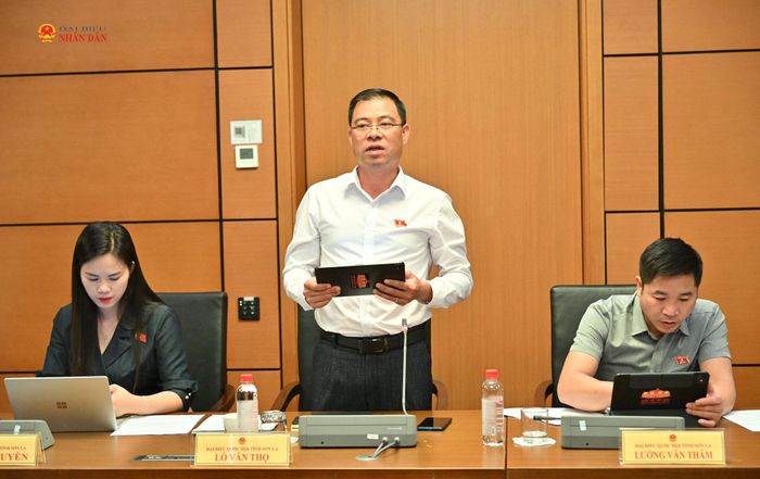 ĐBQH Lò Văn Thọ (Sơn La) phát biểu. Ảnh: Quang Khánh