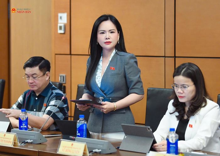 ĐBQH Nguyễn Thị Thanh Bình (Hưng Yên) phát biểu. Ảnh: Đắc Trường
