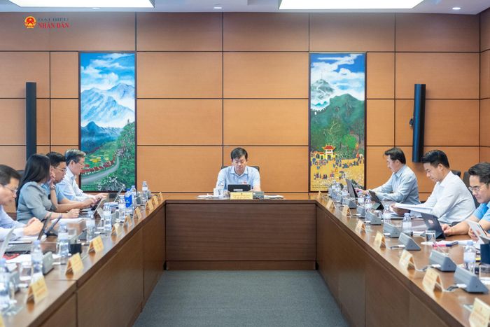 Toàn cảnh phiên thảo luận tại Tổ 16 (gồm Đoàn ĐBQH tỉnh An Giang, Lai Châu). Ảnh: Mạnh Hưng