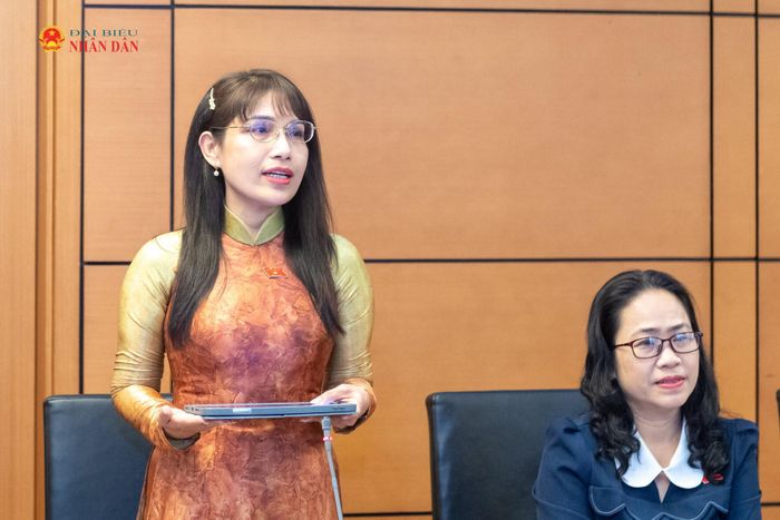 ĐBQH Châu Quỳnh Dao (An Giang) phát biểu. Ảnh: Mạnh Hưng