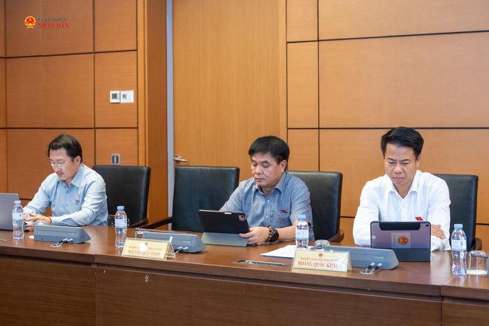 Đoàn ĐBQH tỉnh Lai Châu tham dự phiên thảo luận tổ. Ảnh: Mạnh Hưng