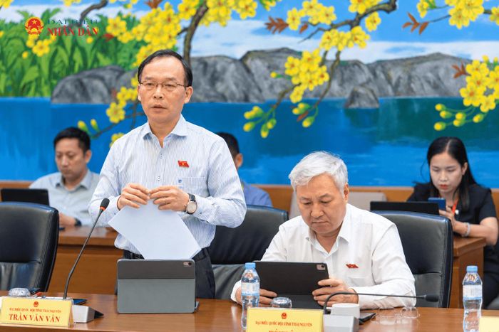 ĐBQH Trần Văn Tuấn (TP. Bắc Ninh) phát biểu tại phiên thảo luận tổ. Ảnh Phạm Thắng