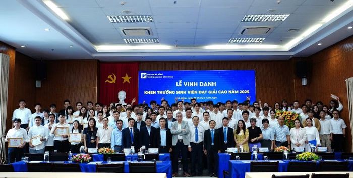 Trường ĐH Bách khoa - ĐH Đà Nẵng phát triển nguồn giảng viên trẻ từ sinh viên xuất sắc, đạt giải cao trong các cuộc thi quốc gia, quốc tế.