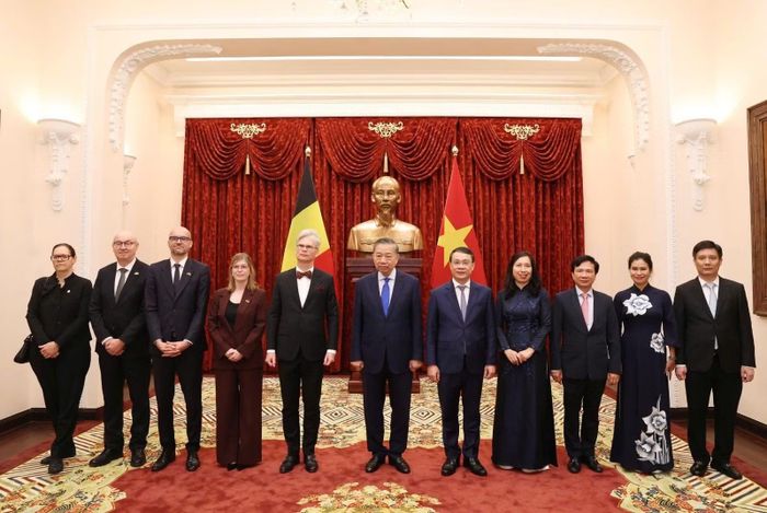 Lãnh đạo cấp cao Việt Nam cùng đoàn đại biểu Bỉ tại lễ trình Quốc thư của tân Đại sứ Bỉ tại Việt Nam, tháng 10/2026. Ảnh: Đại sứ quán Bỉ tại Việt Nam