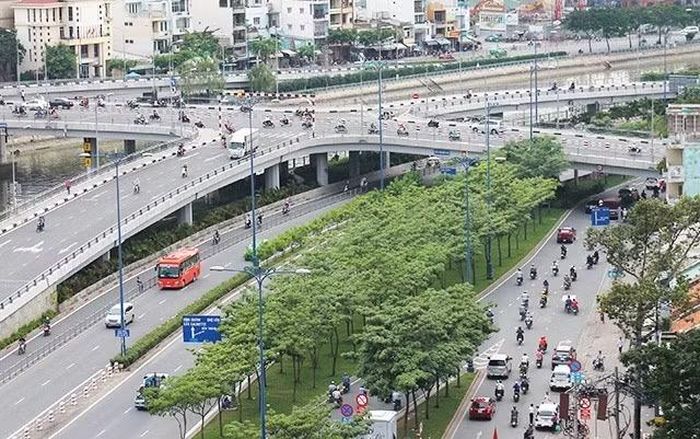 Hạ tầng trọng điểm thông qua tổ chức không gian đô thị theo hướng đa tầng đa lớp, bám sát 9 trục không gian hành lang kinh tế.