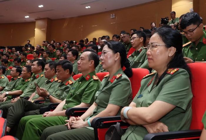 Các đại biểu tham dự hội nghị.