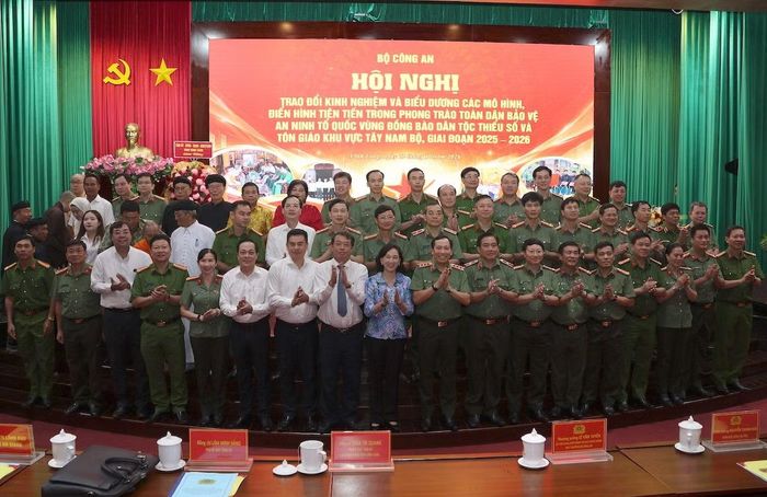 Lãnh đạo Bộ Công an cùng cấp ủy, chính quyền địa phương, Công an các đơn vị, đại biểu tham dự hội nghị.
