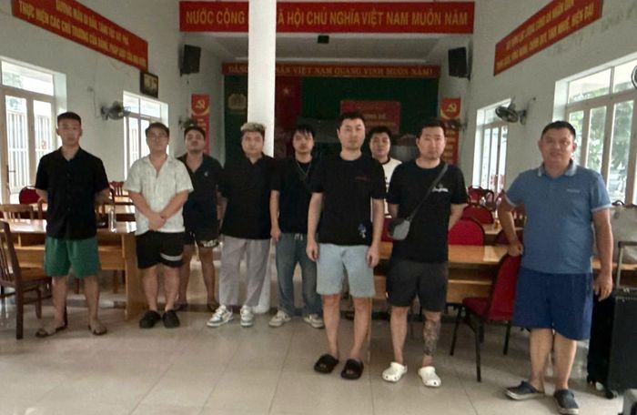 Nhóm người nước ngoài cư trú trái phép tại Đồng Nai.
