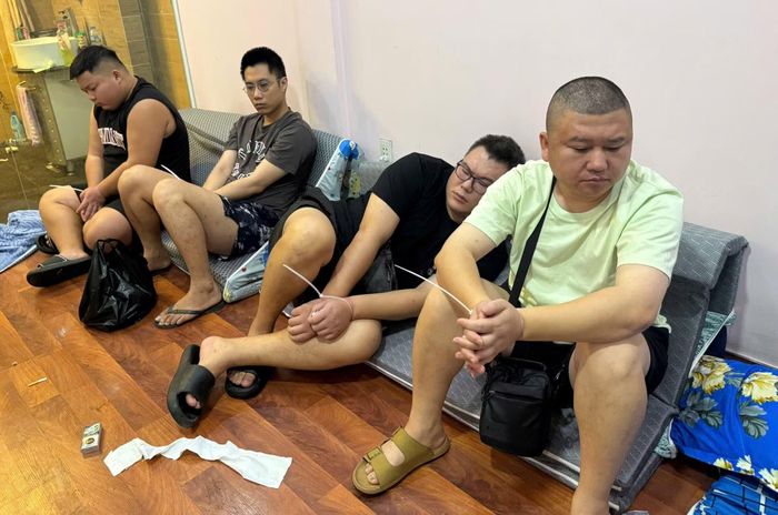 Nhóm đối tượng bị Công an bắt giữ.