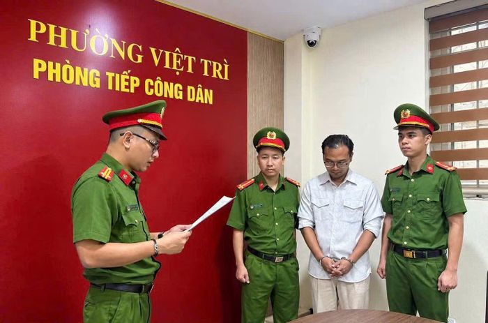 Bị can Lê Anh Tuấn, Phó Tổng Giám đốc Công ty cổ phần xây dựng Hợp Kim 889.