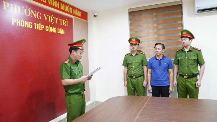 Bị can Đinh Thanh Tùng, Chủ tịch UBND xã Hợp Kim, nguyên Phó Chủ tịch UBND huyện Kim Bôi, tỉnh Hoà Bình (cũ).