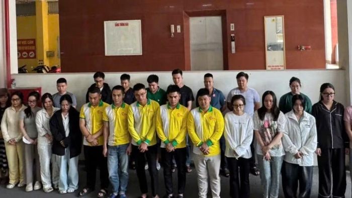 Các đối tượng tại cơ quan Công an.