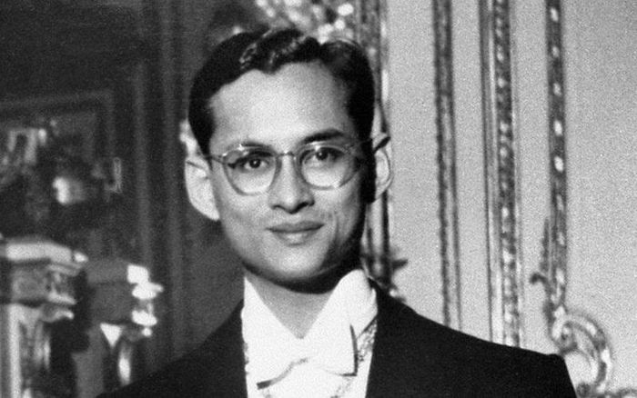 Đức Quốc vương Bhumibol Adulyadej trong chuyến thăm Pháp năm 1960