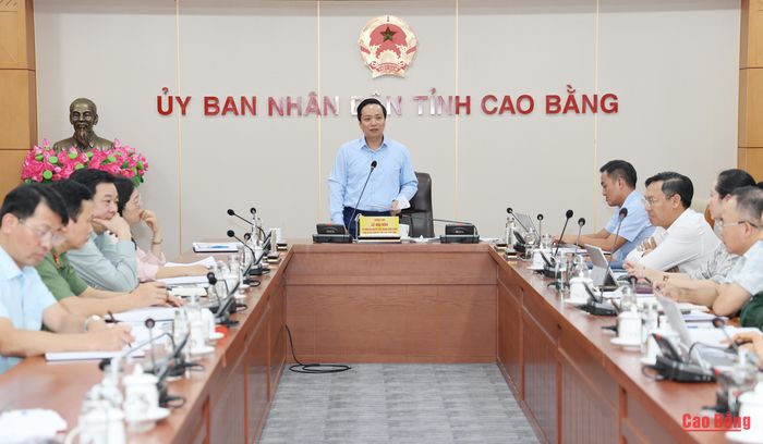 Phó Bí thư Tỉnh ủy, Chủ tịch UBND tỉnh Lê Hải Hòa phát biểu kết luận cuộc họp.