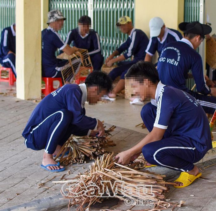 Từ những lớp học nghề, sản phẩm do chính tay mình làm ra đã gieo vào lòng những học viên niềm tin về nghề chân chính để nuôi sống bản thân sau này.