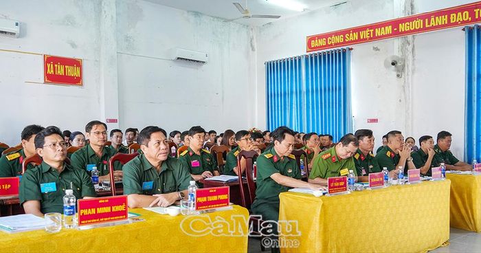 Các đại biểu tham dự lễ khai mạc diễn tập chiến đấu phòng thủ xã Tân Thuận năm 2026.