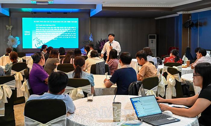 TS, Nhà báo Lê Minh Tấn, Trưởng ngành Quan hệ công chúng sau đại học, Trường Đại học Kinh tế - Tài chính TP. Hồ Chí Minh, trình bày tổng quan về ứng dụng trí tuệ nhân tạo trong báo chí.