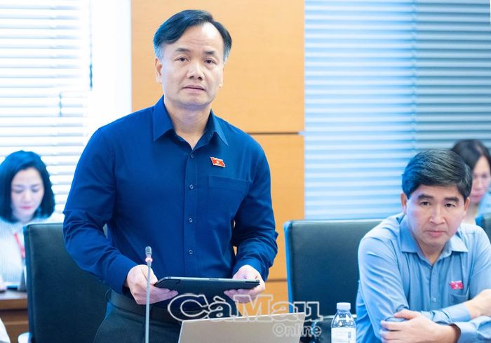  Đại biểu Trần Hoài Nam, Uỷ viên chuyên trách Uỷ ban Dân nguyện và Giám sát của Quốc hội đề nghị mở rộng khái niệm “huỷ hoại đất”, duy trì công chứng, chứng thực giao dịch quyền sử dụng đất và hoàn thiện cơ chế hỗ trợ tài sản khi Nhà nước thu hồi đất.
