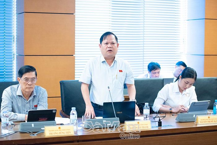  Đại biểu Nguyễn Duy Thanh, Uỷ viên Uỷ ban Kinh tế và Tài chính của Quốc hội, Phó Chủ tịch Hiệp hội Doanh nghiệp tỉnh Cà Mau đề xuất tháo gỡ vướng mắc về vốn, chi phí thuê đất, thủ tục hành chính và bổ sung cơ chế xử lý đất người dân hiến làm công trình công cộng sau khi di dời, sáp nhập.