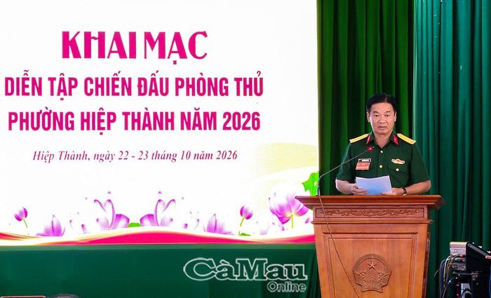 Đại tá Nguyễn Minh Quí, Phó Chỉ huy trưởng, kiêm Tham mưu trưởng Bộ CHQS tỉnh Cà Mau, phát biểu tại buổi khai mạc diễn tập.