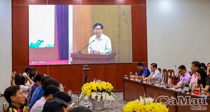 Đồng chí Phan Xuân Thuỷ, Phó Trưởng ban Tuyên giáo Trung ương, phát biểu chỉ đạo, định hướng nâng cao chất lượng tuyên truyền, đưa chủ trương của Đảng, chính sách, pháp luật của Nhà nước đến cán bộ, đảng viên và Nhân dân. 