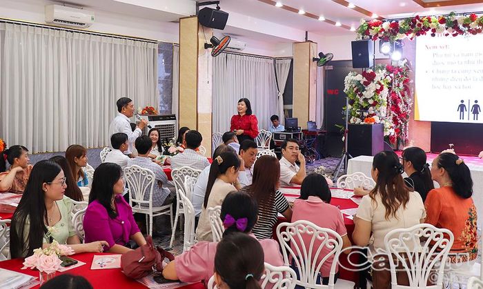 Học viên tích cực trao đổi, tương tác với giảng viên tại lớp tập huấn.