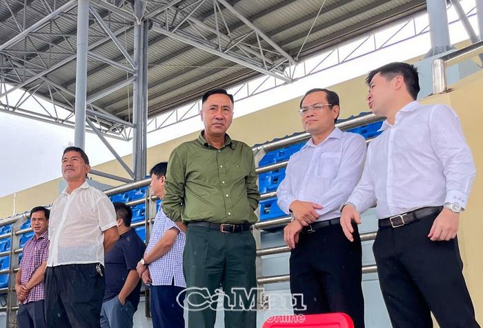 Phó Chủ tịch UBND tỉnh Ngô Vũ Thăng trao đổi với đoàn công tác Công ty Cổ phần Tập đoàn T&T về phương án khai thác các hạng mục công trình thuộc Khu Liên hợp Thể dục thể thao tỉnh Cà Mau.