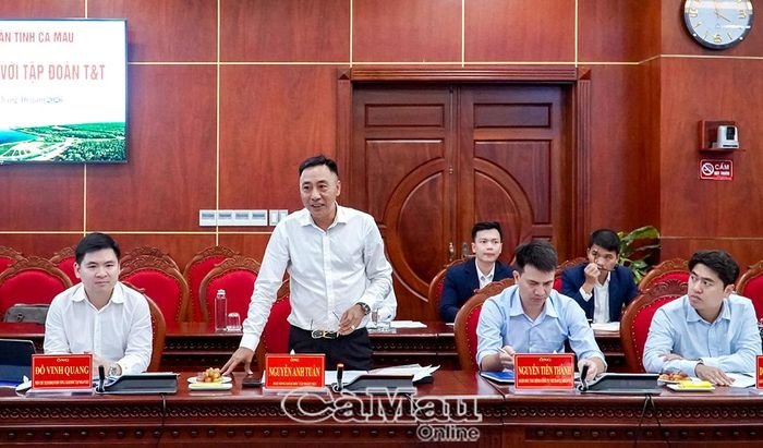 Ông Nguyễn Anh Tuấn, Phó Tổng Giám đốc Tập đoàn T&T, phát biểu, đề xuất một số dự án và kế hoạch hợp tác tại buổi làm việc.