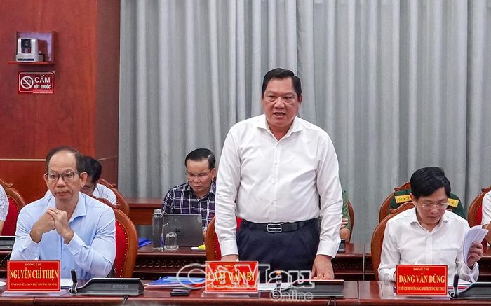 Đồng chí Lâm Văn Bi, Uỷ viên Ban Thường vụ Tỉnh uỷ, Phó Chủ tịch Thường trực UBND tỉnh, phát biểu tại buổi làm việc.
