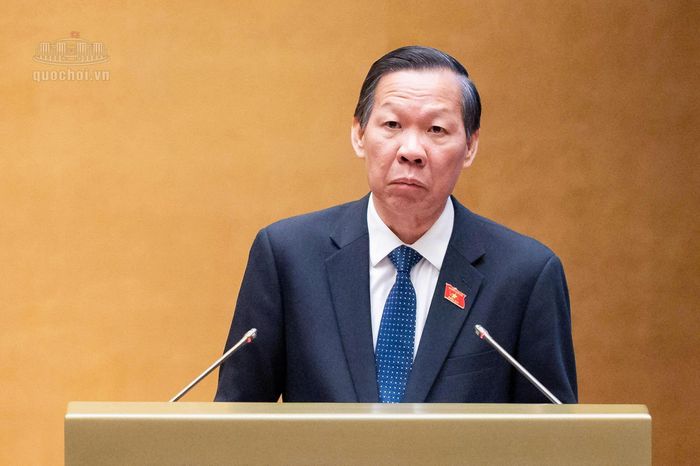Chủ nhiệm Ủy ban Kinh tế và Tài chính Phan Văn Mãi trình bày Báo cáo thẩm tra dự án Luật Kinh doanh bất động sản (sửa đổi) - Nguồn: Quốc hội