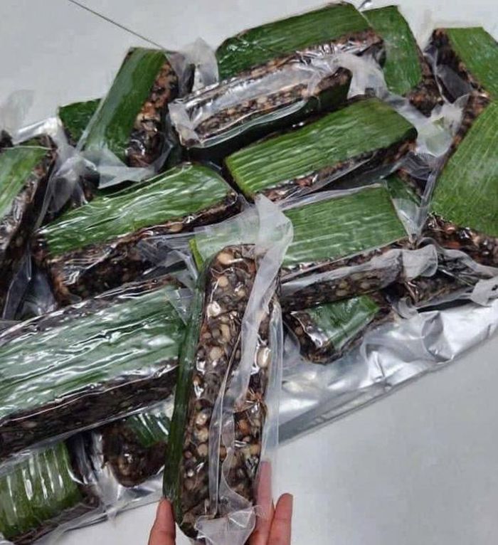 Nguyên liệu làm nên món khoai xéo đều rất quen thuộc - Ảnh: Internet