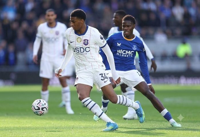 Josh Acheampong là một trong những tài năng trẻ sáng giá của lò đào tạo Chelsea