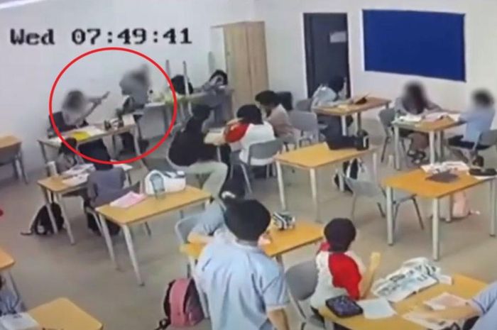 Vụ việc được ghi hình từ camera an ninh. Ảnh: NST