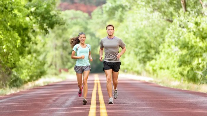 Trước khi chạy cần khởi động kỹ để hạn chế tình trạng chấn thương
