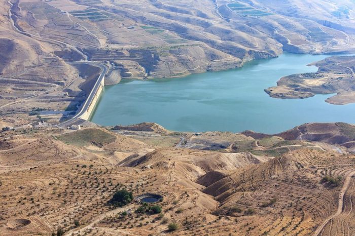 Đập Al-Mujib hiện hữu tại Jordan, khu vực dự kiến triển khai dự án thủy điện tích năng công suất 450 MW, có khả năng lưu trữ điện trong 7 giờ.