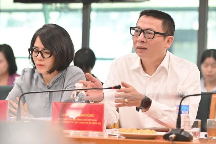Luật sư Vũ Mạnh Hùng, Phó Chủ tịch Hội Sáng chế Việt Nam Giám đốc Công ty Luật TNHH Vũ và cộng sự phát biểu tọa đàm. Ảnh: Phú Khánh.