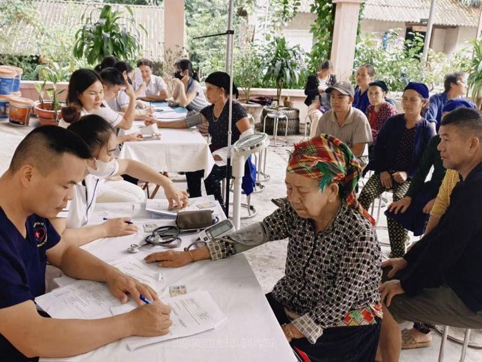 Công tác chăm sóc sức khỏe nhân dân được xã Cán Tỷ tỉnh Tuyên Quang quan tâm, góp phần nâng cao chất lượng cuộc sống.