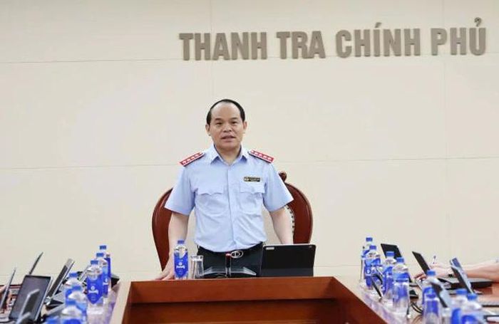 Tổng Thanh tra Chính phủ Nguyễn Quốc Đoàn ký ban hành kết luận thanh tra. Ảnh: TTCP