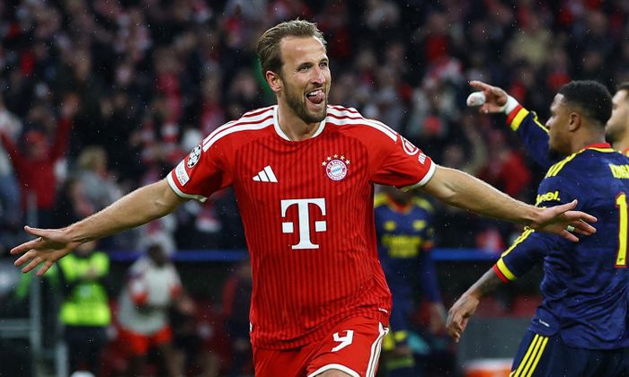 Kane ghi dấu ấn trong cả 2 bàn thắng của Bayern. (Ảnh: Reuters)