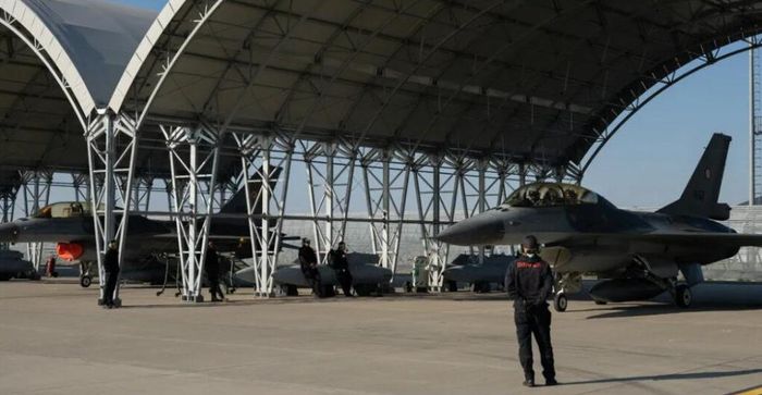 Ukraine sử dụng máy bay F-16 để bắn hạ máy bay không người lái phản lực của Nga.