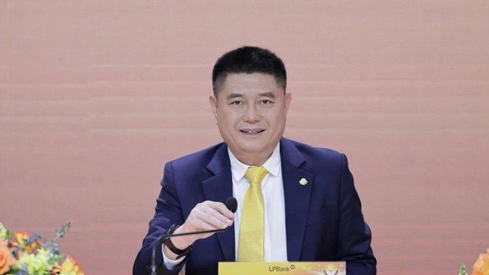 Ông Nguyễn Đức Thụy tạo ra ảnh hưởng lớn khi trở lại với cuộc chơi bóng đá sau nhiều năm.