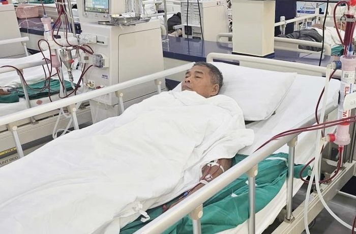 Thời điểm vợ mất, ông Vang đang phải chạy thận, không kịp về nhìn mặt vợ lần cuối. (Ảnh: Đặng Thao)