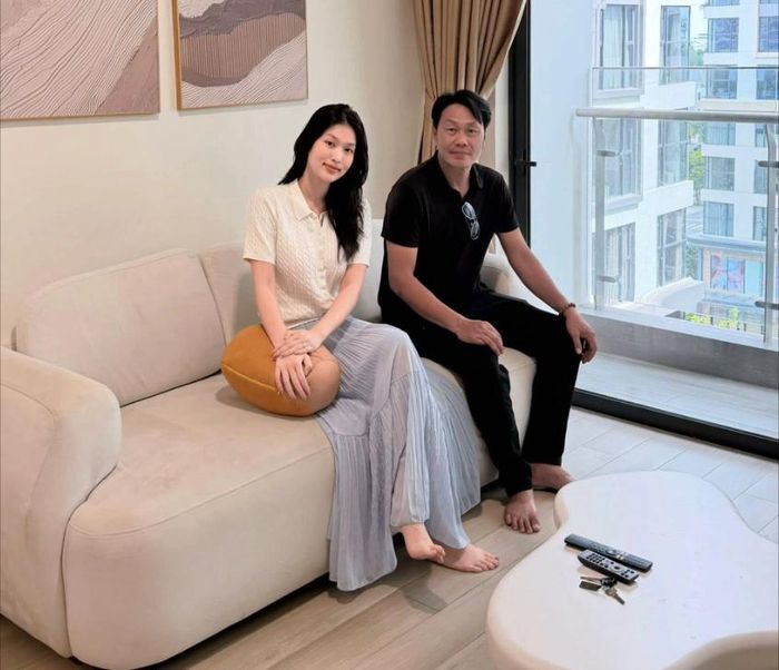 Tháng 7/2026, Thiên Ân chia sẻ việc mua được căn nhà đầu tiên. Trên trang cá nhân, cô đăng ảnh chụp cùng cha trong căn hộ mới, bày tỏ niềm vui khi hoàn thành mục tiêu có một mái nhà để đón cha về ở cùng.