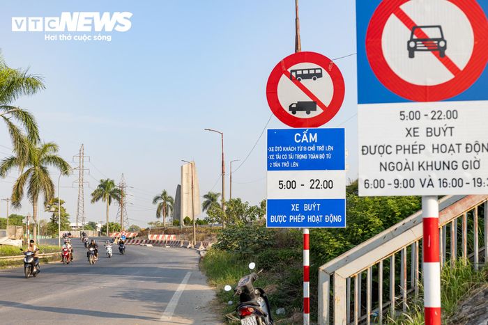 Theo phương án tổ chức giao thông, từ ngày 16/10, ô tô không được rẽ phải từ đường gom phía Bắc cầu Thăng Long, đoạn trước cổng B Khu công nghiệp Thăng Long, để lên cầu trong khung giờ 5h-22h hàng ngày. Riêng xe buýt chỉ bị hạn chế trong các khung giờ cao điểm.