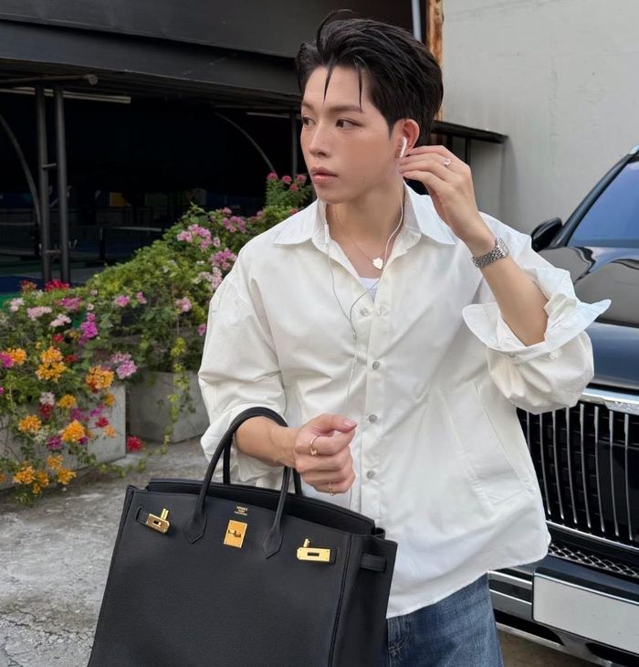 Giọng ca sinh năm 1996 cho biết lần chỉnh sửa này được thực hiện cách đây một tháng. Hiện tại, anh chưa tiết lộ chi tiết đã làm những phẫu thuật, thủ thuật nào nhưng cho biết đã hồi phục.
