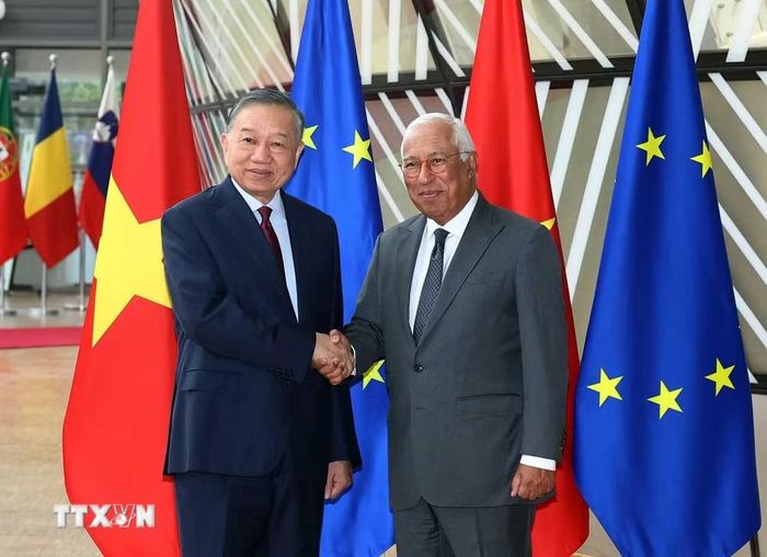 Chủ tịch Hội đồng châu Âu Antonio Costa chủ trì lễ đón Tổng Bí thư, Chủ tịch nước Tô Lâm. (Ảnh: Thống Nhất/TTXVN)